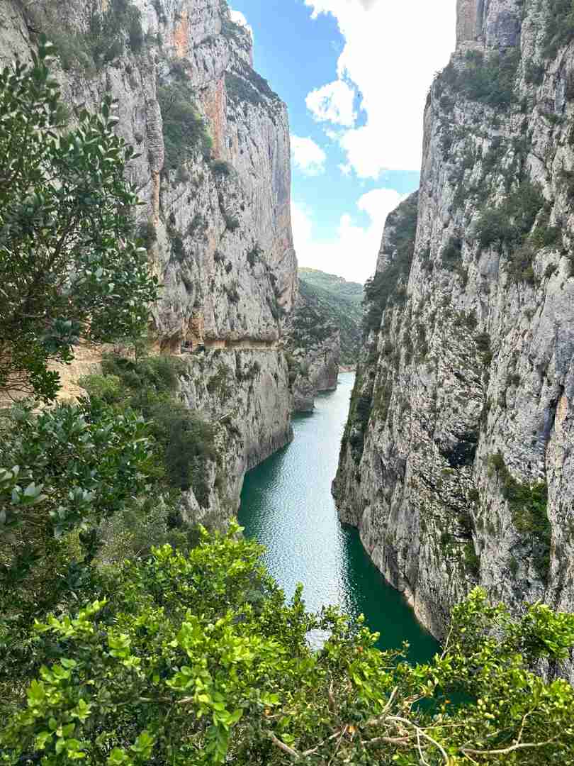 Best Hiking Routes Near Lleida for Scenic Nature Walks
