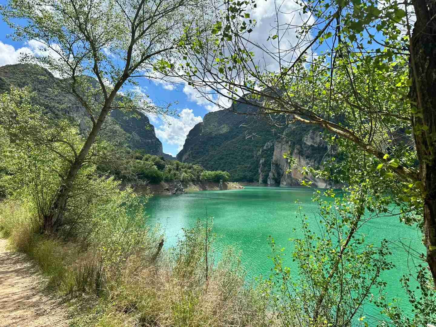 Best Hiking Routes Near Lleida for Scenic Nature Walks