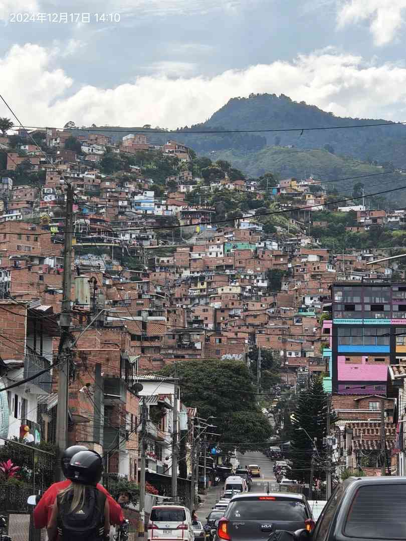 Best Hiking Trails in Comuna 13 Medellin Colombia for Adventure