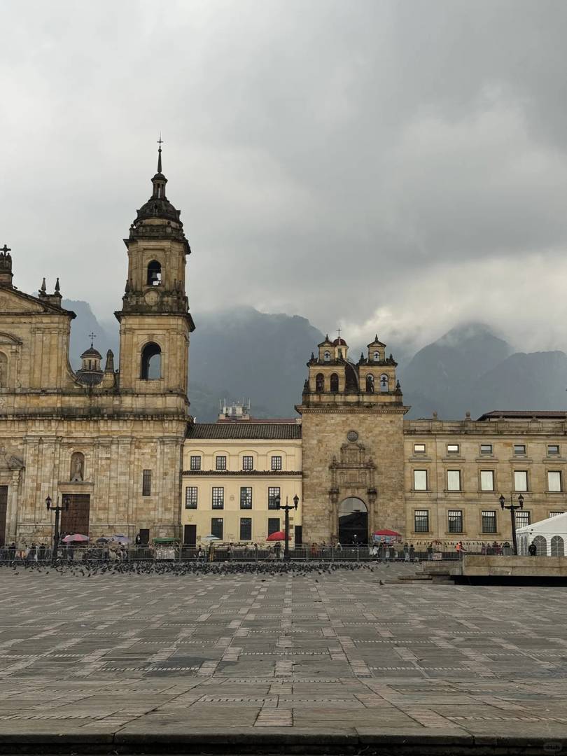 Bogota Safety Guide: Signs You're Being Followed in Colombia 🇨🇴