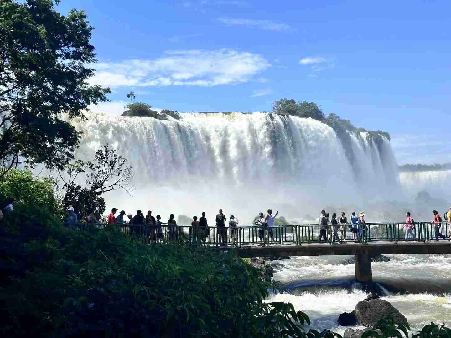 Aventure Solitaire Courageuse : Exploration des Chutes d'Iguazu en Argentine