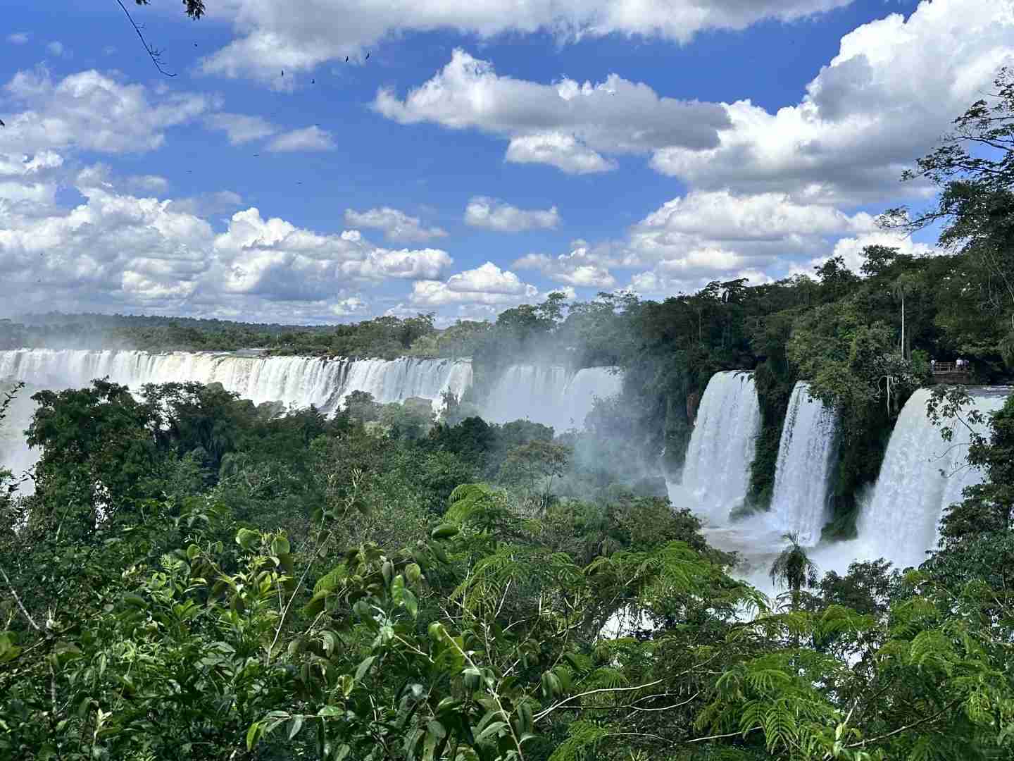 Aventure Solitaire Courageuse : Exploration des Chutes d'Iguazu en Argentine