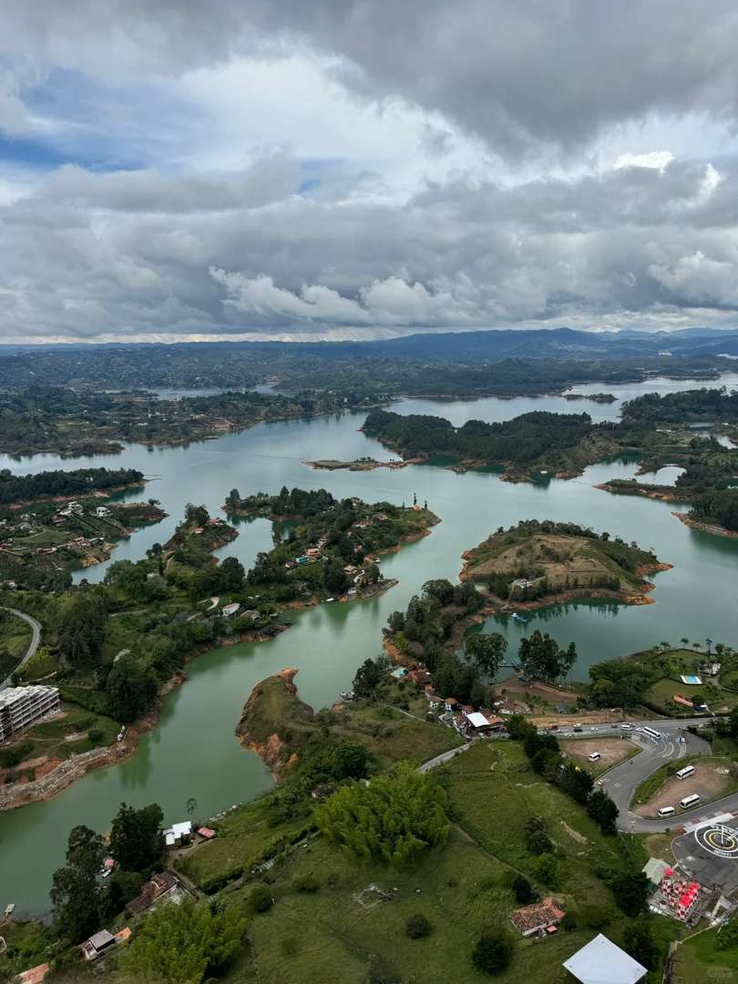 Colombia 🇨🇴 DIY Travel Guide: Giant Rock & Guatapé Town Adventure