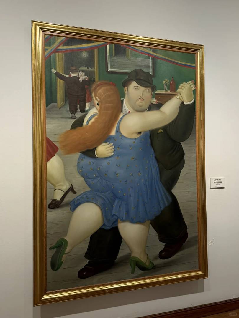 Discover the Chubby Mona Lisa in Bogotá: A Hidden Gem Unveiled 🤩
