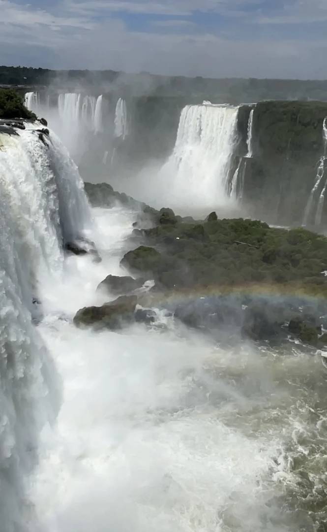 陸、水、空から体験するイグアスの滝:壮観な旅