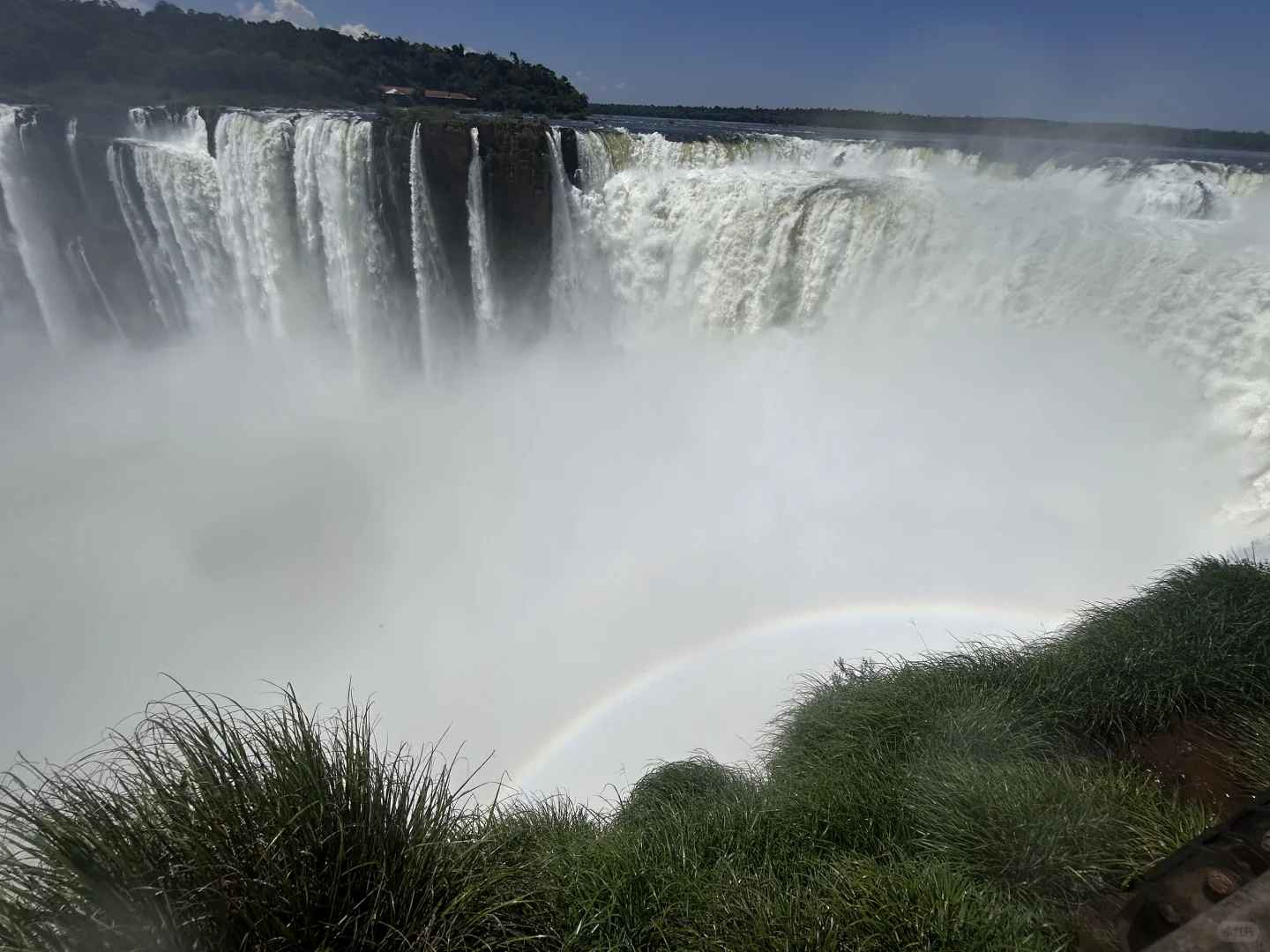陸、水、空から体験するイグアスの滝:壮観な旅