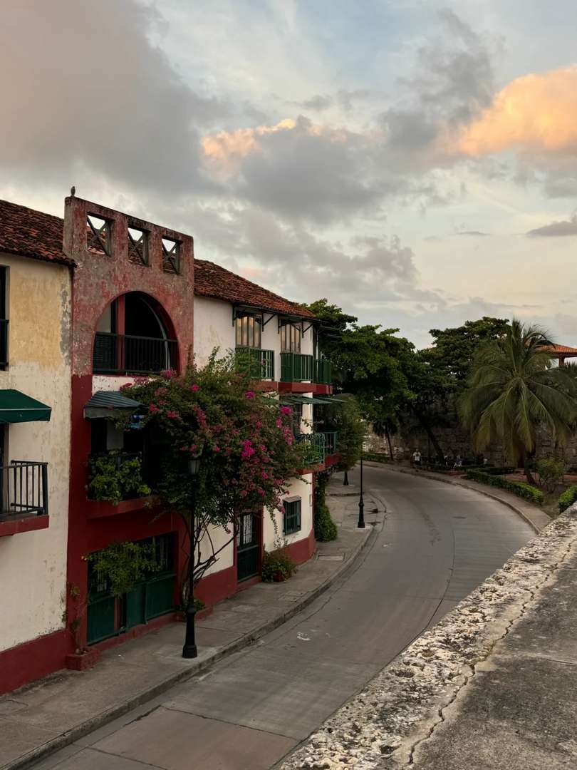 Explore Cartagena, Colombia: A Traveler's Guide to South American Gems