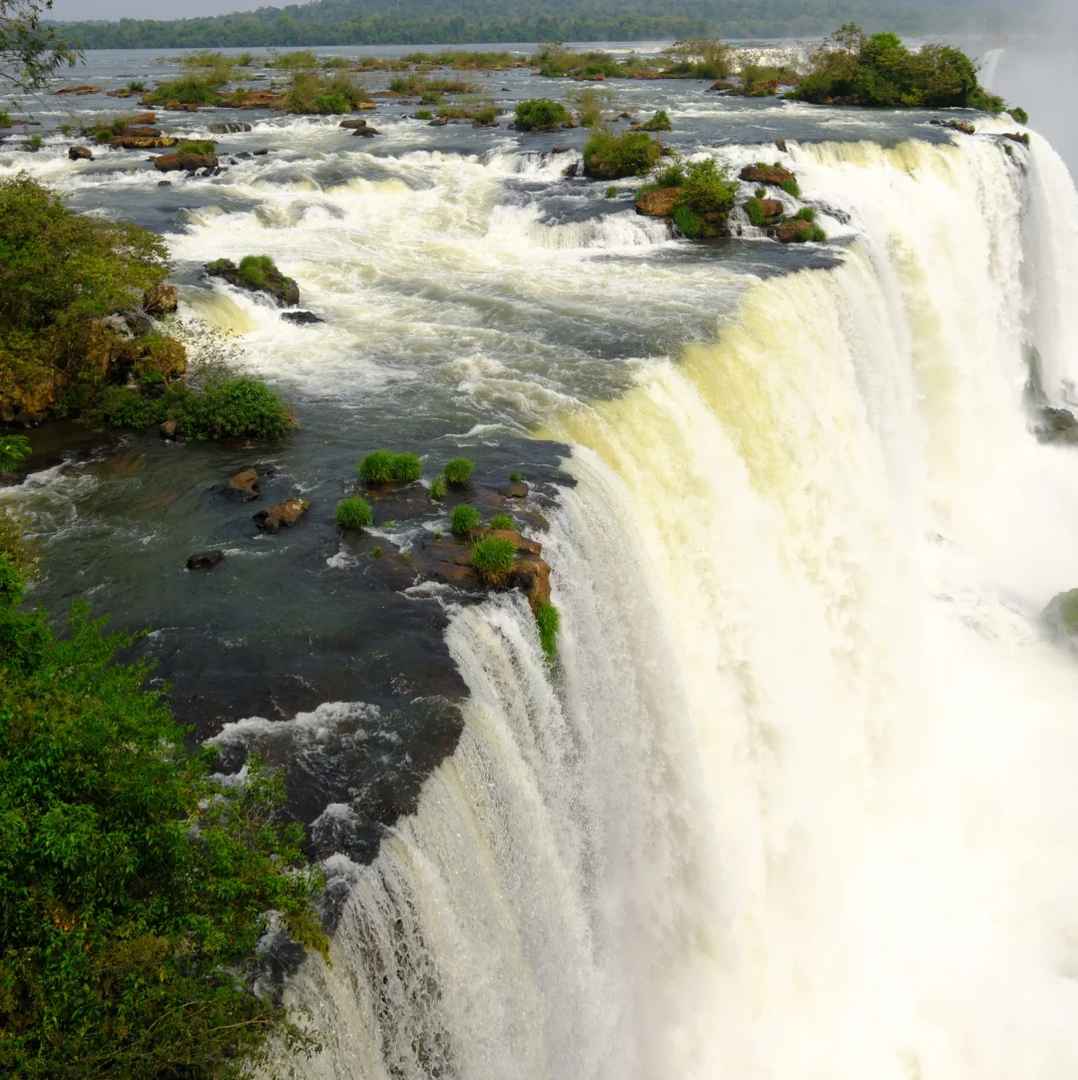 Explore Iguazu Falls: Iconic Filming Location in Wong Kar-wai Movies