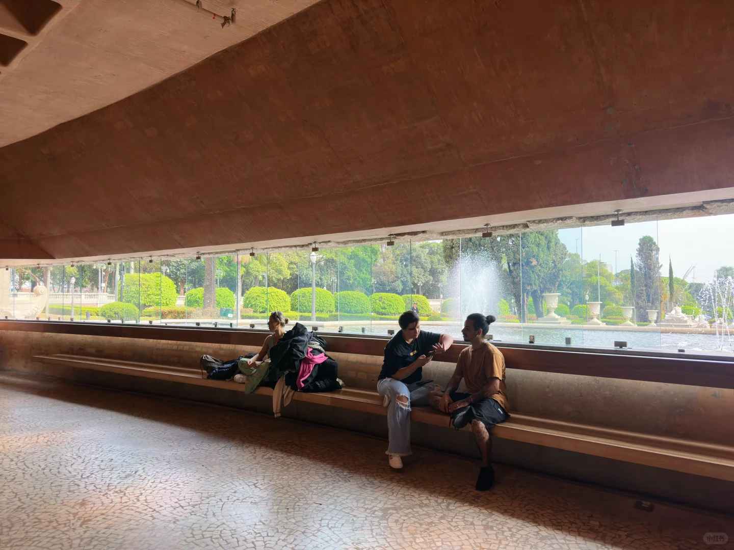 Explore São Paulo's Dangers: Successfully Capture a Police Photo & Seek Fortune
