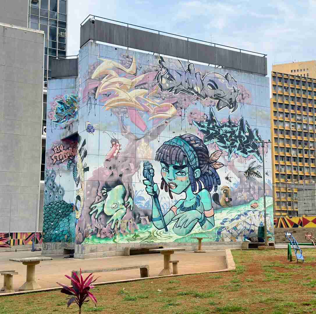 Explore São Paulo's Dangers: Successfully Capture a Police Photo & Seek Fortune