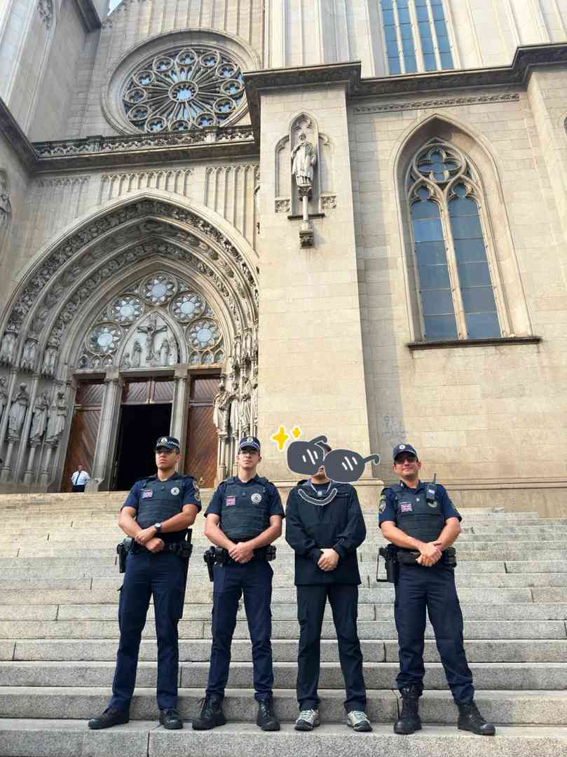 Explore São Paulo's Dangers: Successfully Capture a Police Photo & Seek Fortune