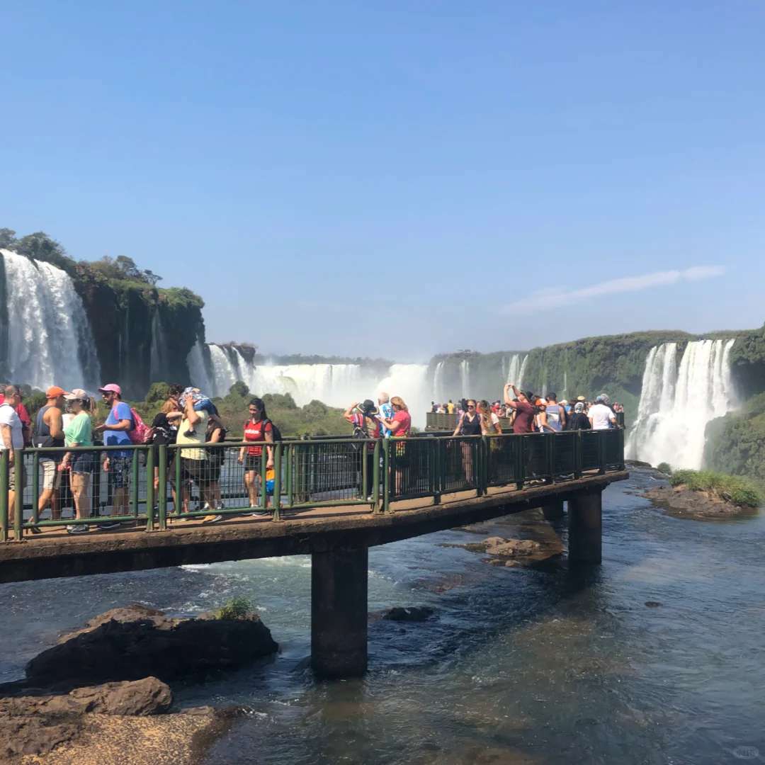 Explora a Deslumbrante Beleza das Cataratas do Iguaçu no Brasil