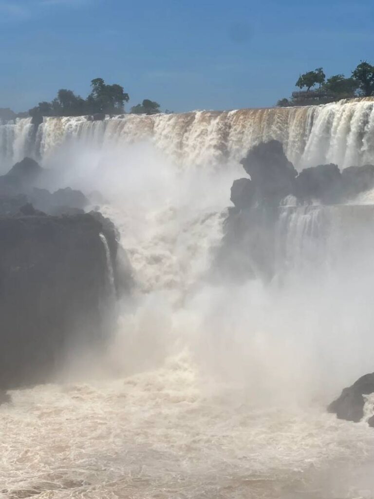 Explore the Breathtaking Iguazu Falls: A Traveler’s Guide to Argentina