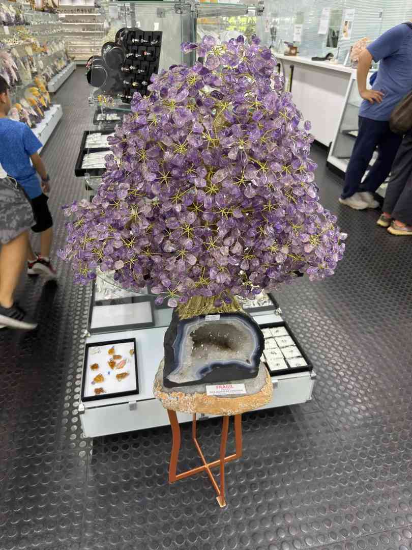 Explore the Crystal and Gem Factory in São Paulo Brazil | Unique Souvenirs