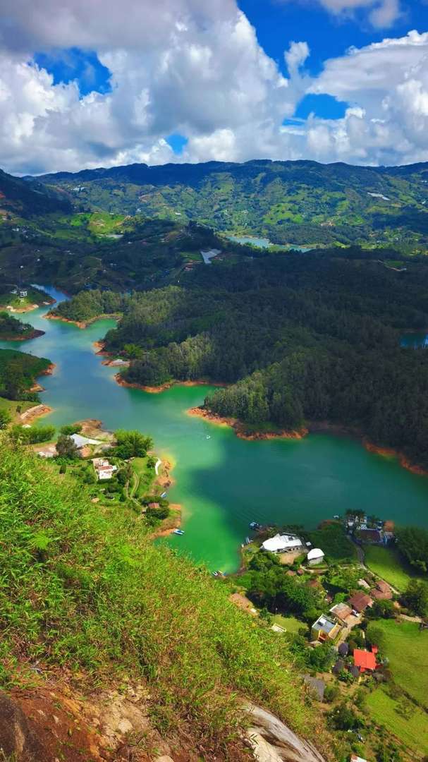 Explore the Truly Beautiful Thousand Island Lake Scenic Spots