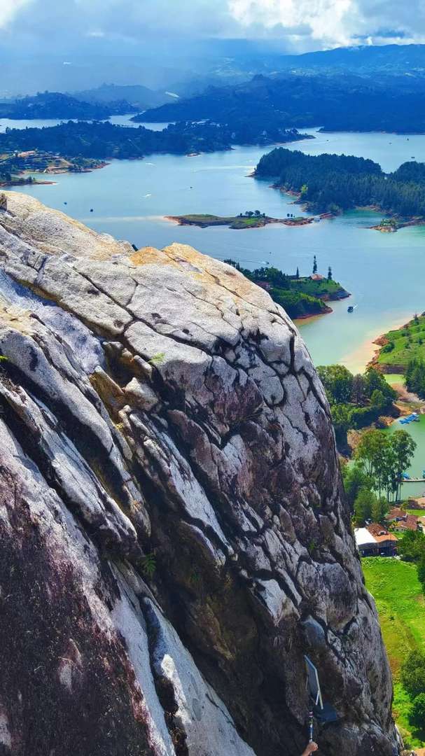 Explore the Truly Beautiful Thousand Island Lake Scenic Spots
