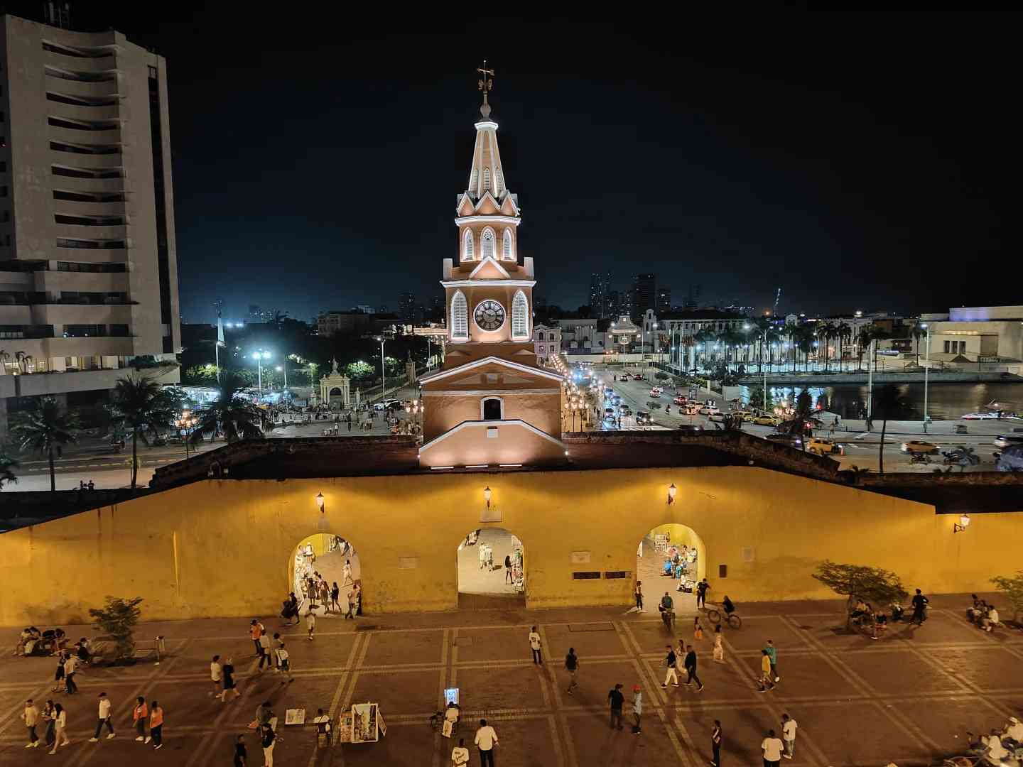 Explore the Vibrant Colombian Town of Cartagena in the Caribbean Sea