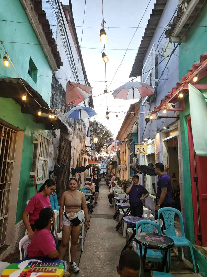 Explore the Vibrant Colombian Town of Cartagena in the Caribbean Sea