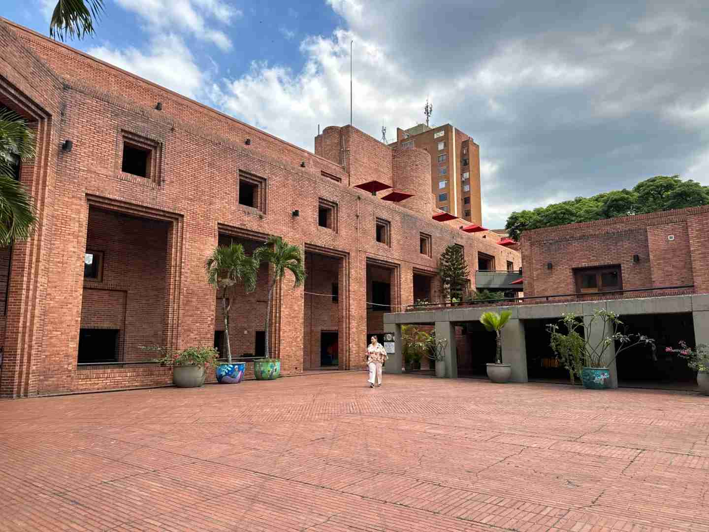 Exploring Cali, Colombia: First-Time Visitor Experiences and Insights