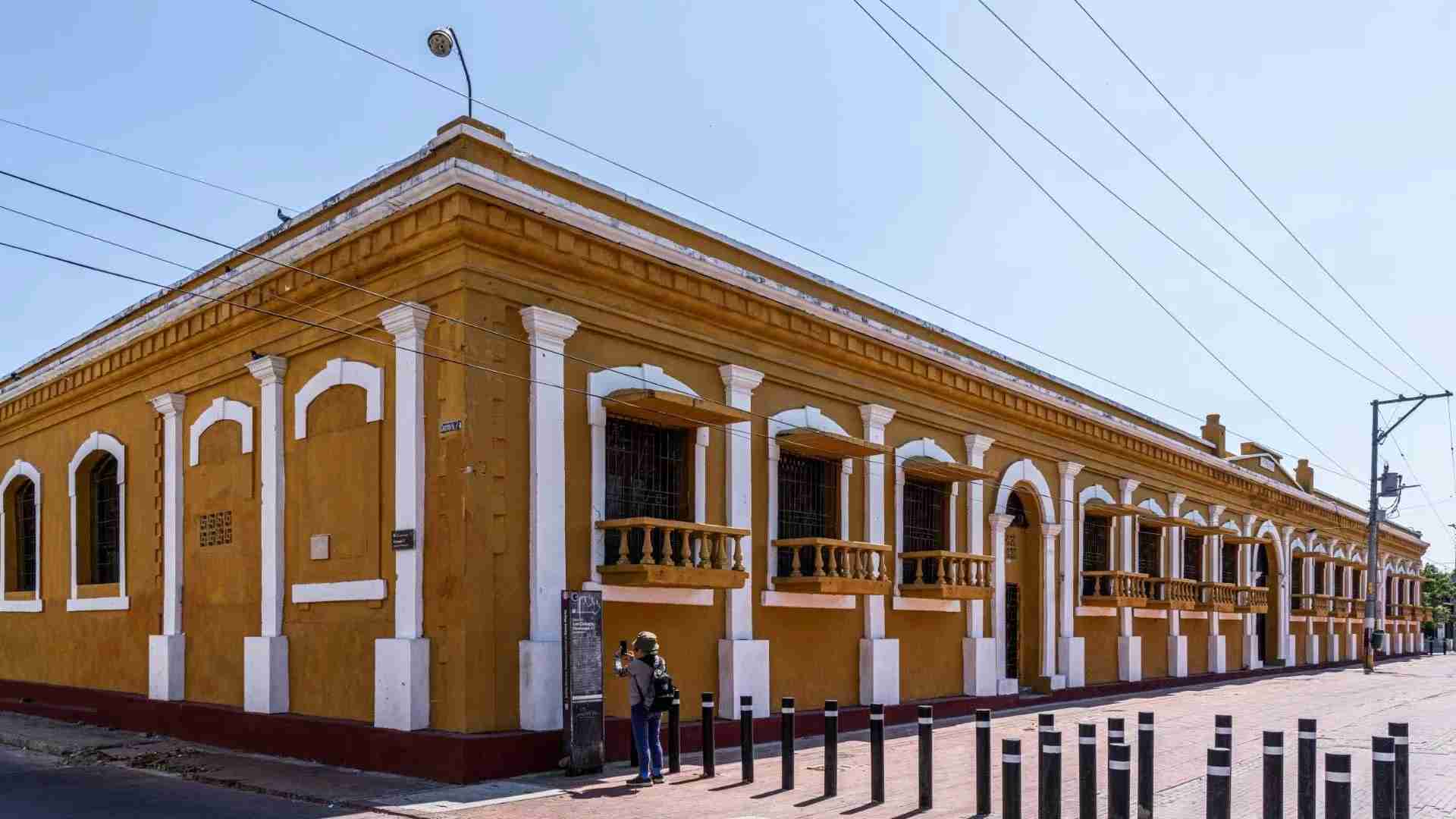 Exploring Santa Marta's Historical Sites & Coastal Beauty for Travelers