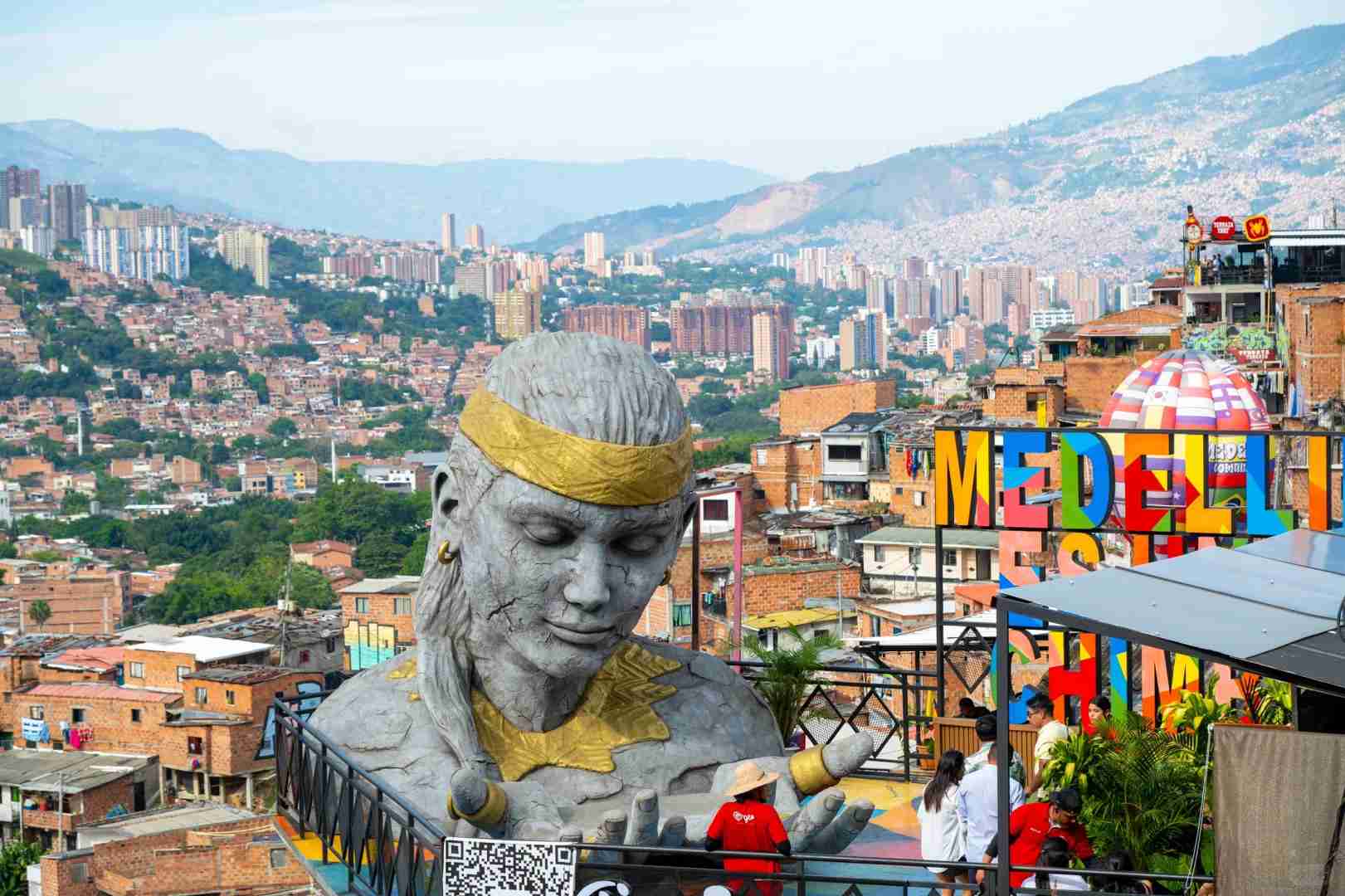 Free and Easy Trip Guide to Medellin and Guatape in Colombia π¨π΄