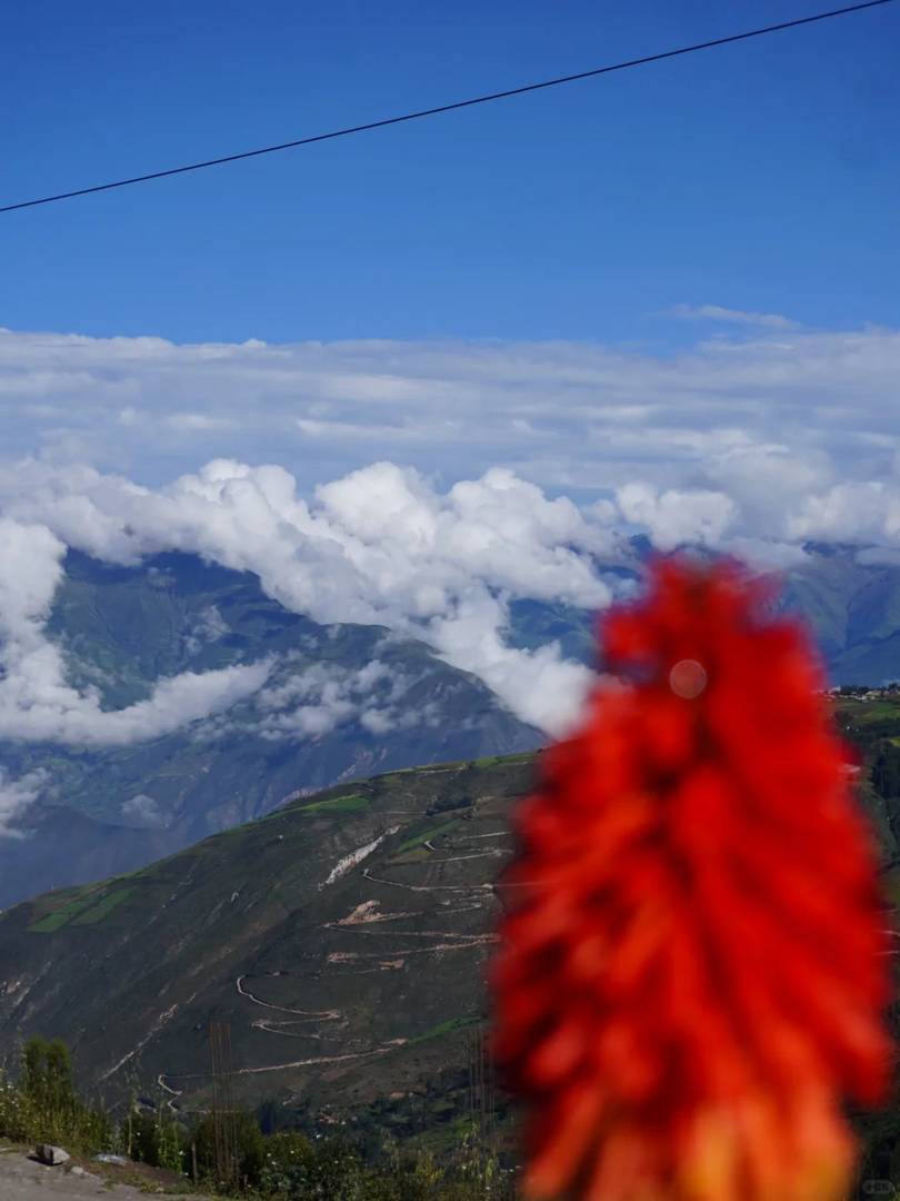 Randonnée seul à 50 ans : Exploration du lac Parón dans les montagnes des Andes au Pérou