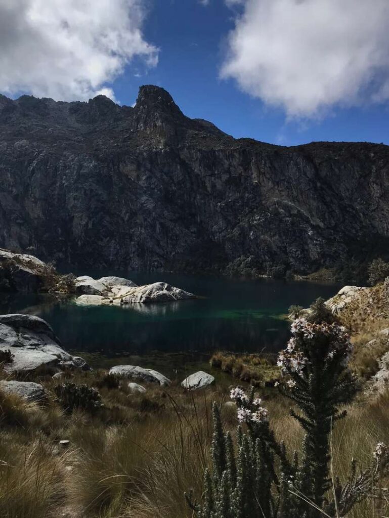 Hiking in Peru: Die unvergessliche Geschichte eines Überlebens einer Seenunfall auf einem verschneiten Berg
