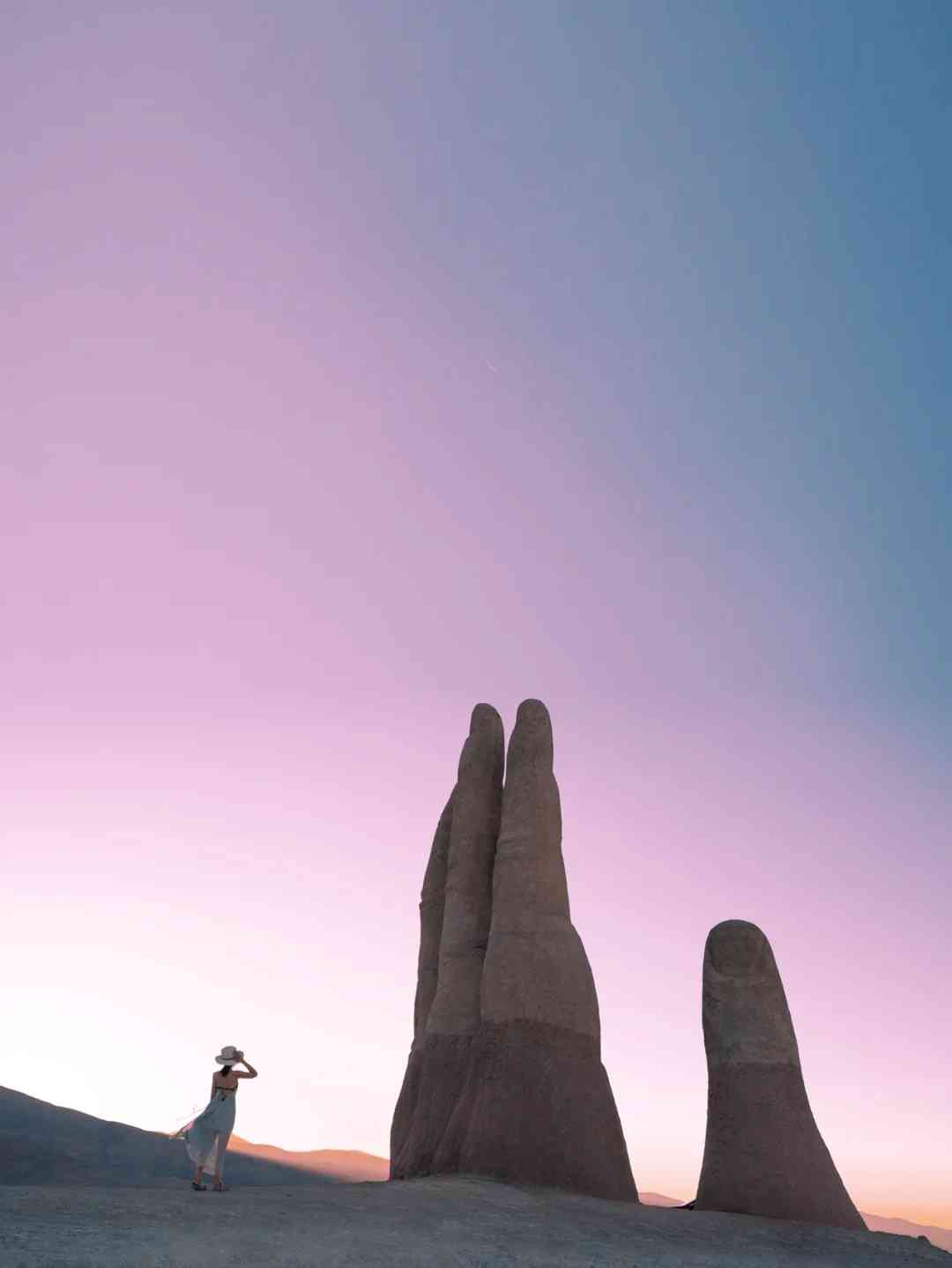 How to Plan a Budget Self-Guided Tour to See the Impressive Hand of the Desert in Chile?