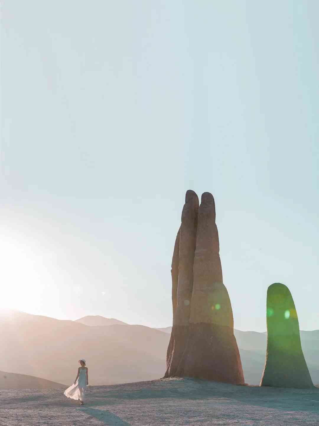 How to Plan a Budget Self-Guided Tour to See the Impressive Hand of the Desert in Chile?
