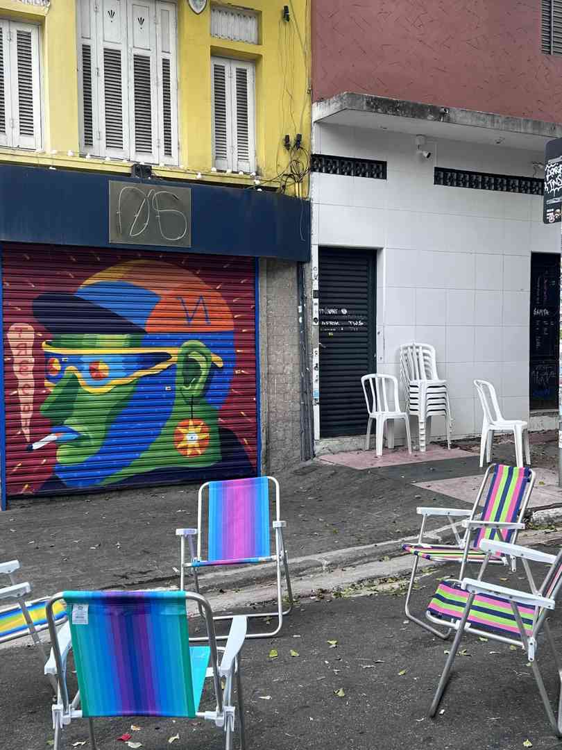 How to Set Up a Successful Stall at the Brazilian Art Market | Photo Guide