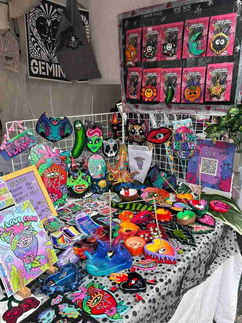 How to Set Up a Successful Stall at the Brazilian Art Market | Photo Guide
