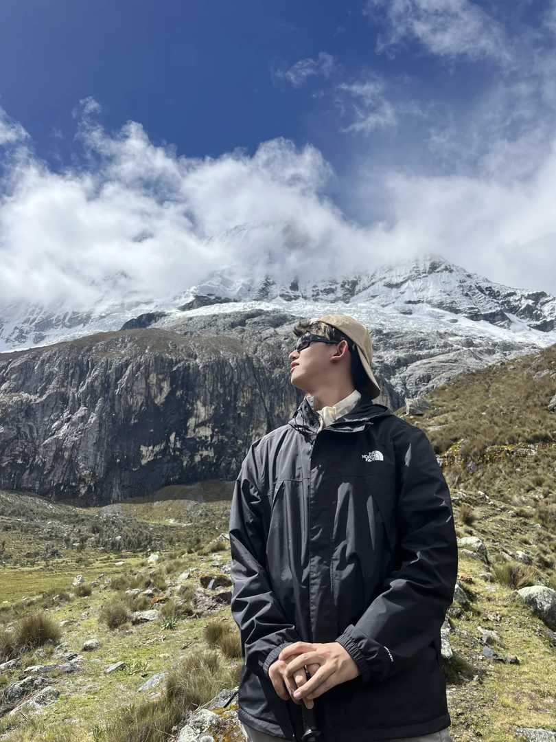 رحلة هواراز: استكشف نبض جبال الأنديز 🏔️