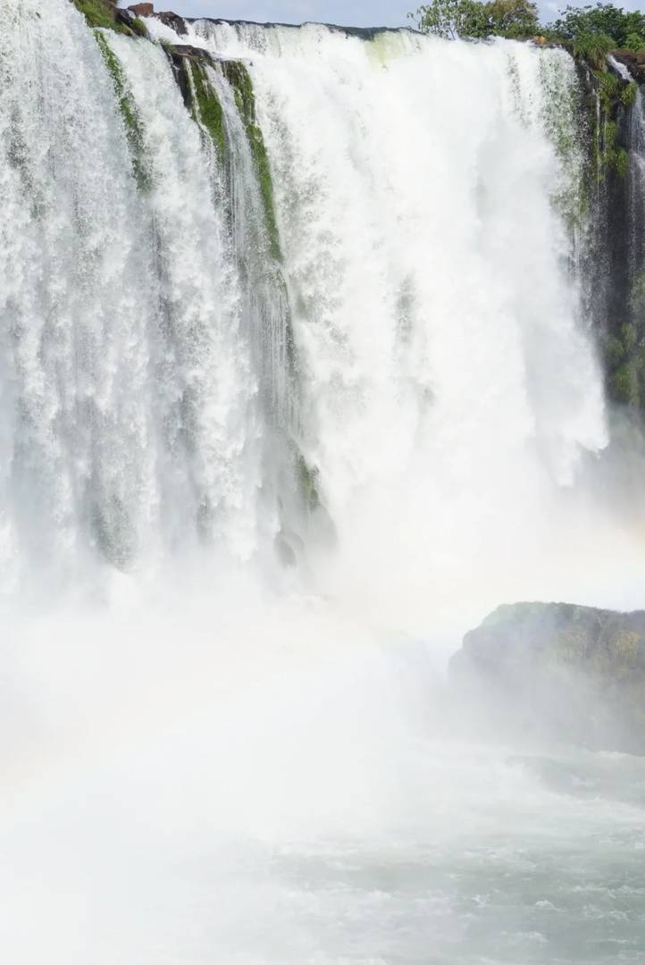 Iguazu Falls: Brazil & Argentina Border | Natural Wonders