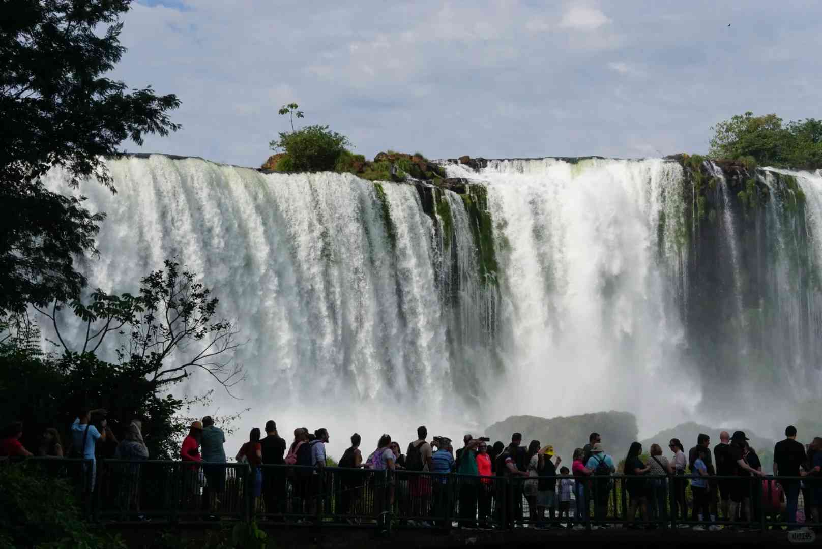 Iguazu Falls: Brazil & Argentina Border | Natural Wonders