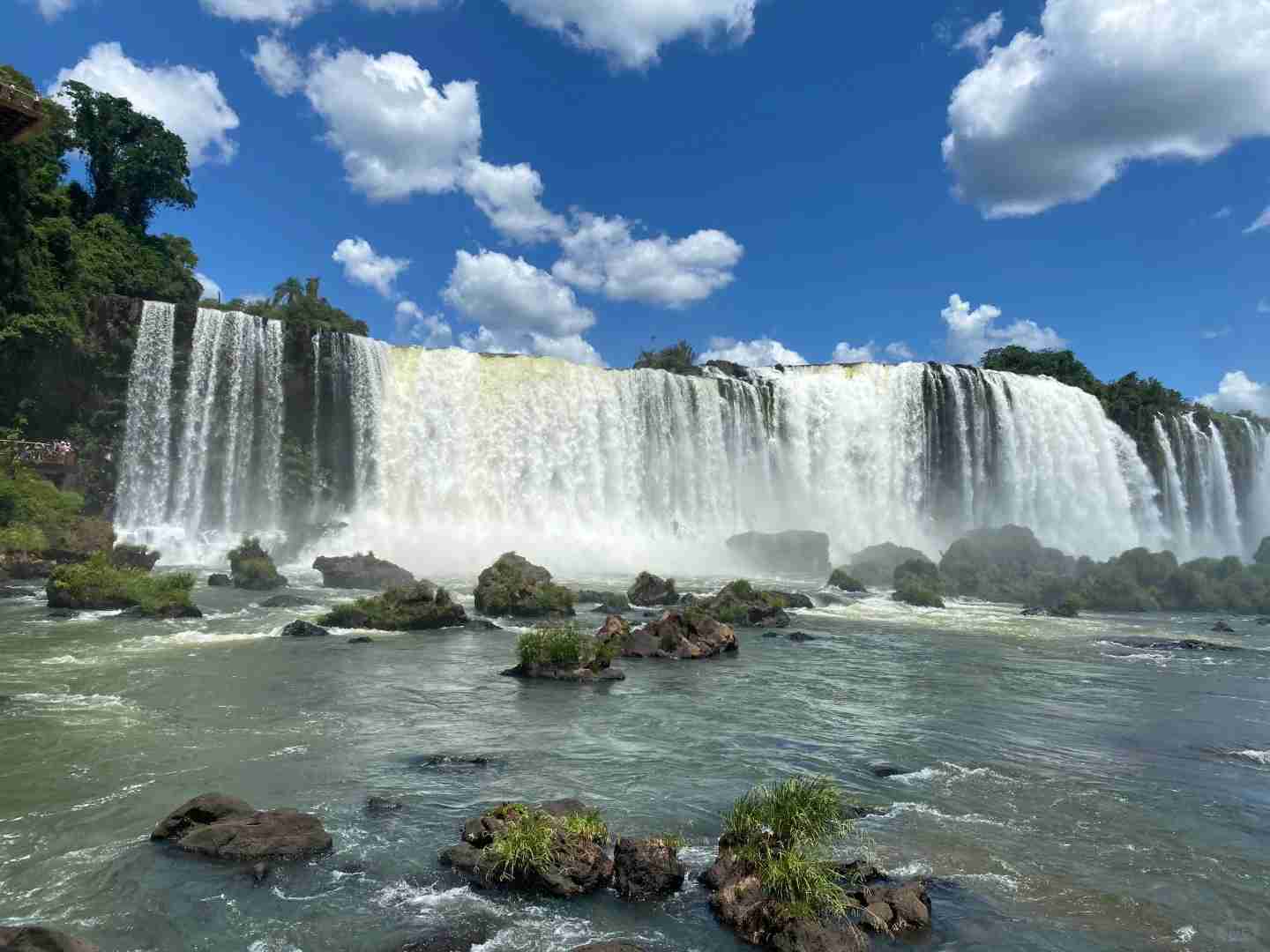 Cataractes d'Iguazu Brésil : Guide de voyage ultime pour les amateurs d'aventure