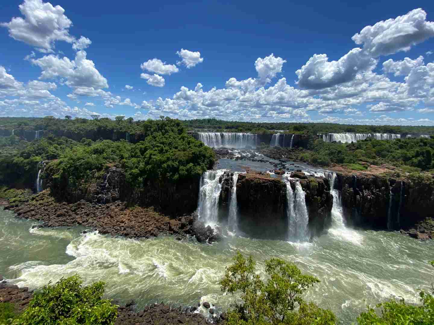 Cataractes d'Iguazu Brésil : Guide de voyage ultime pour les amateurs d'aventure