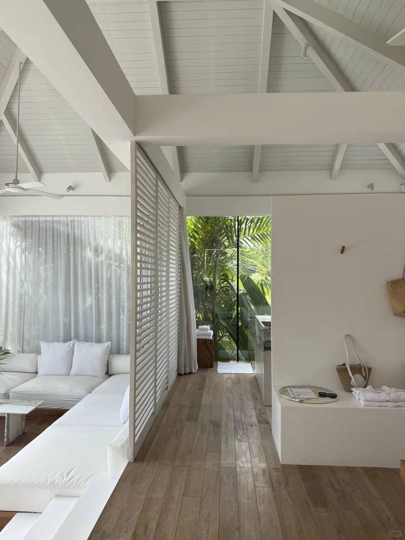 Makali: Canggu's Charming White House for Digital Nomads