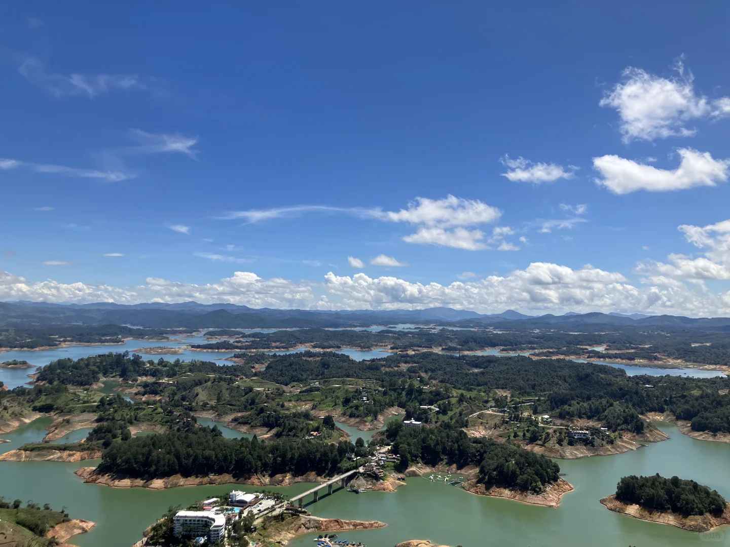 Medellin 2 Days Itinerary: Guadape, District 13, Transportation & Accommodation Tips