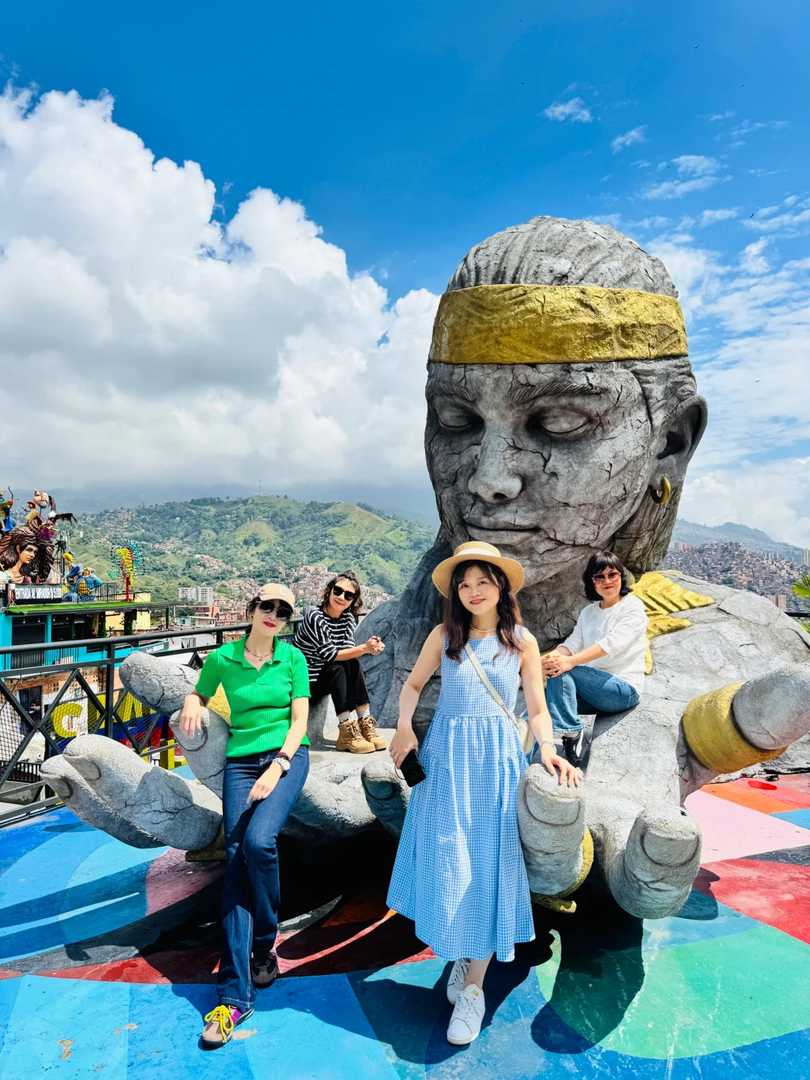 Medellin City Tour: Explore Hidden Gems with Local Guides