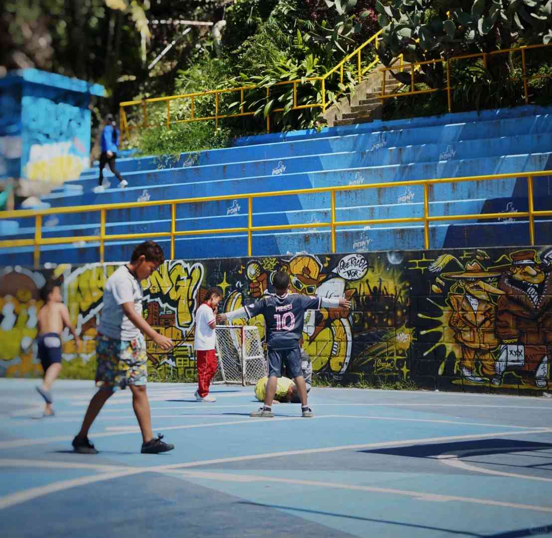 Medellin Travel Guide: Best Areas to Visit in Colombia 🇨🇴