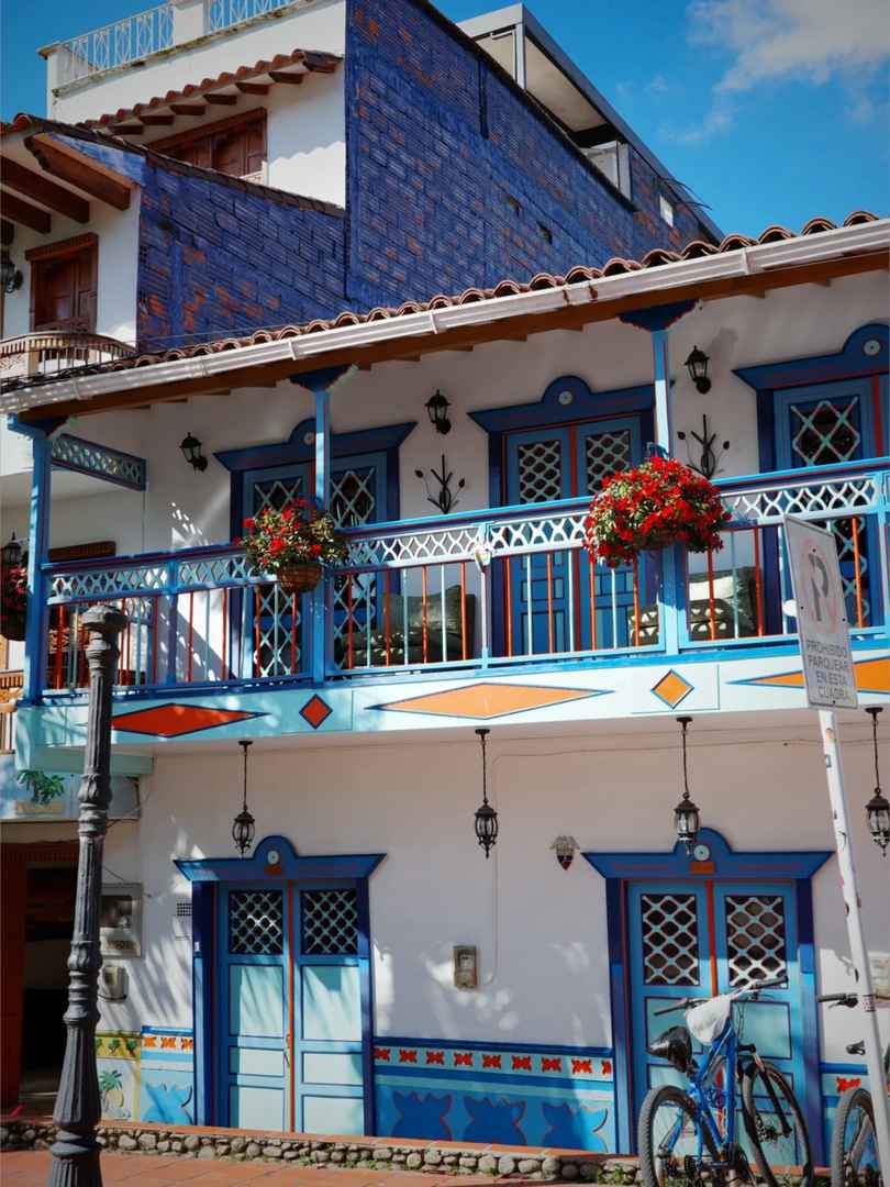 Medellin to Guatape Day Trip: Giant Rock, Colorful Houses, Escobar's Estate