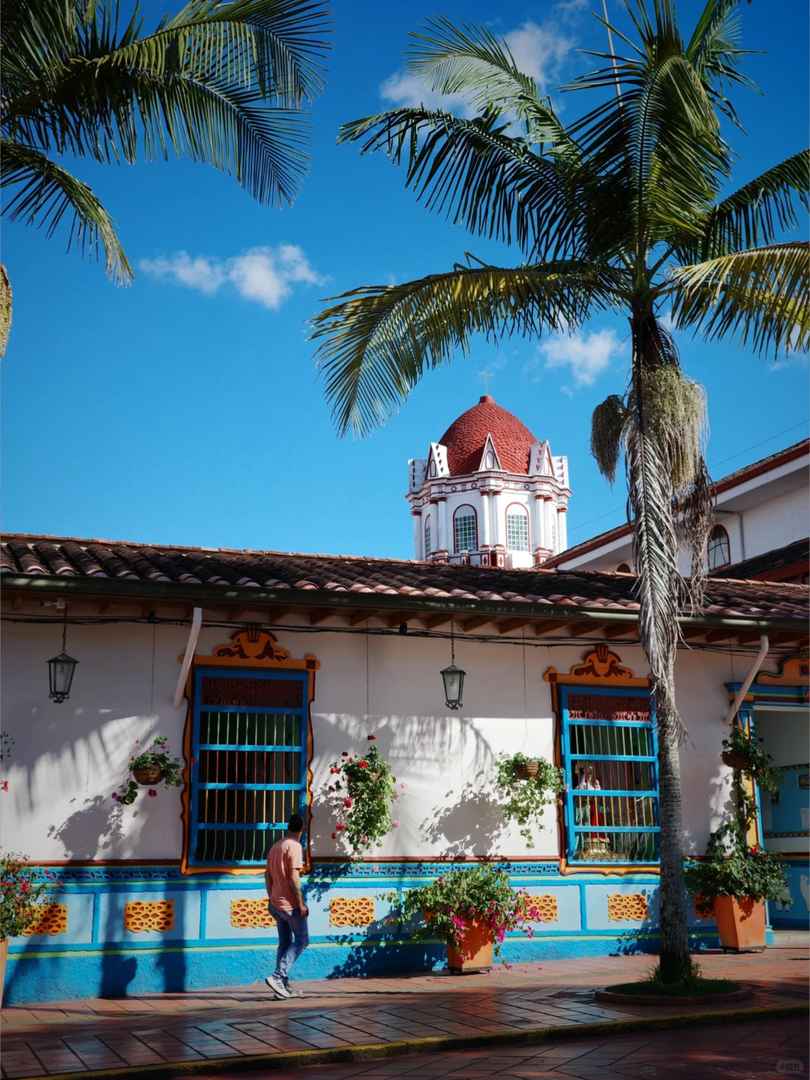 Medellin to Guatape Day Trip: Giant Rock, Colorful Houses, Escobar's Estate