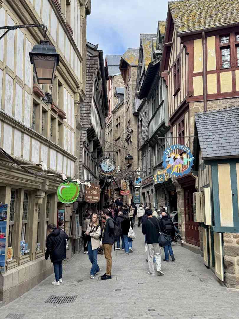 Mont Saint-Michel Tidal Castle: 2-Day 1-Night Travel Itinerary Guide