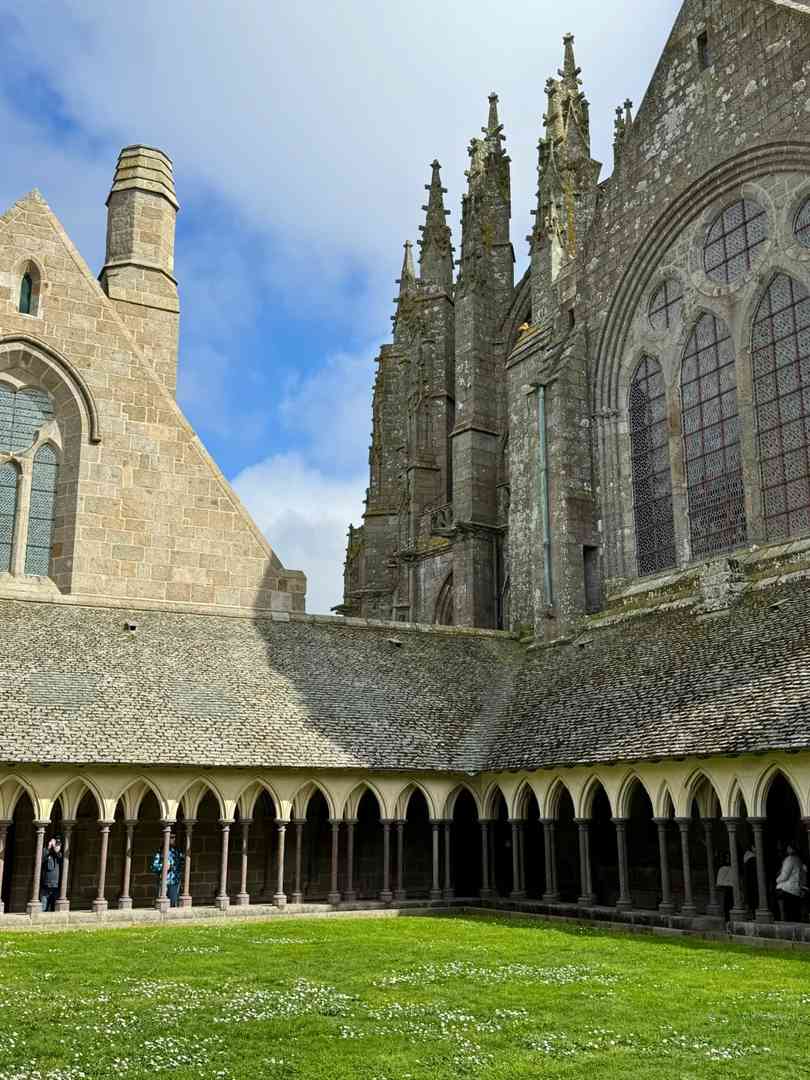 Mont Saint-Michel Tidal Castle: 2-Day 1-Night Travel Itinerary Guide