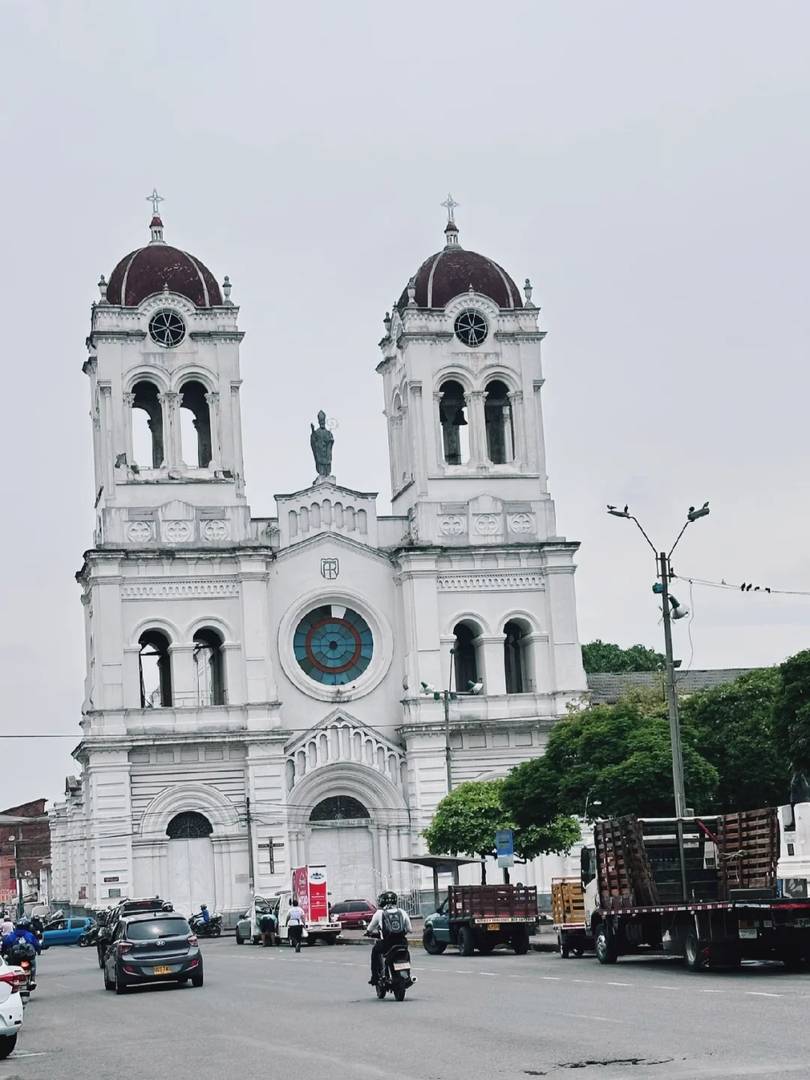 Night Bus from Medellin to Cali Colombia | Salsa Capital Travel Guide