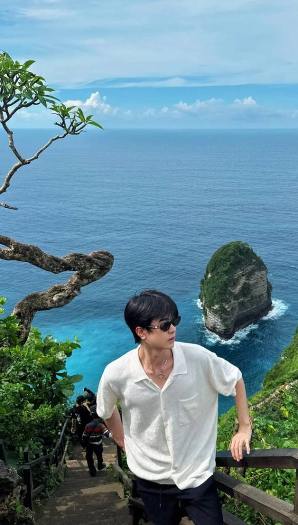 Penida Island Glass Sea: A Stunning Contrast Despite Lightning Warnings 🌊
