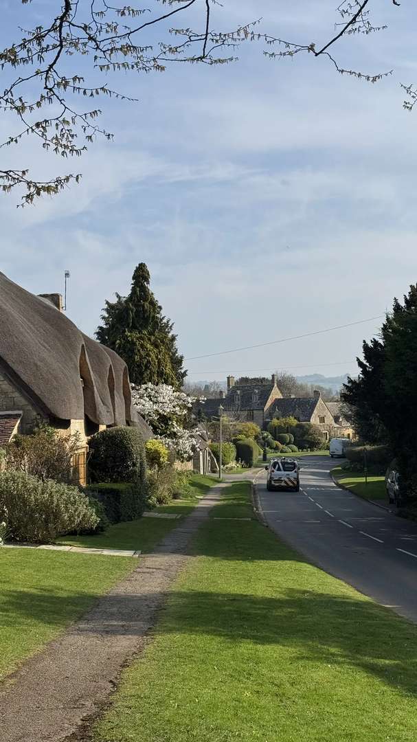 Plan Your Self-Driving Tour in the UK with Local Tips and Routes