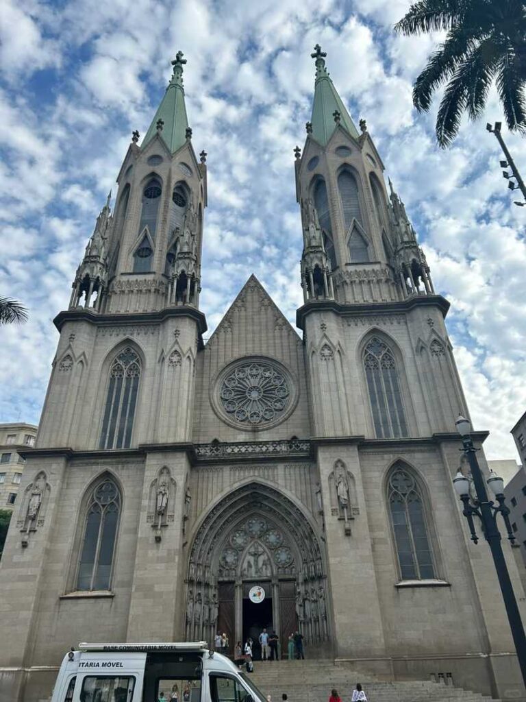 Robbed Across from St. Paul’s Cathedral: A Visitor’s Shocking Experience