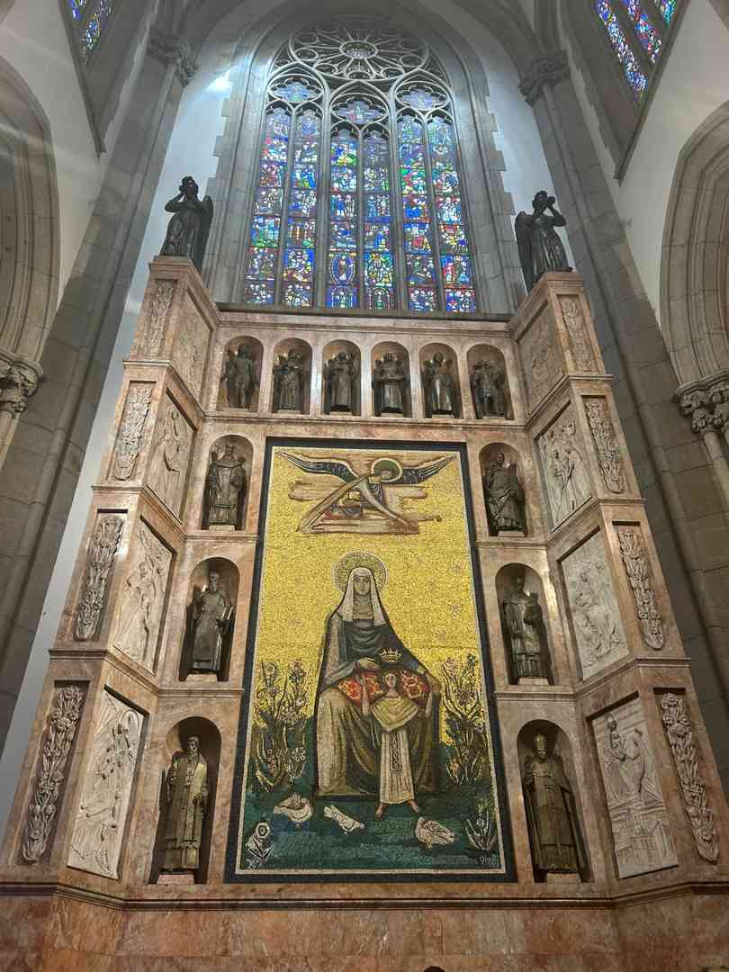 Robbed Across from St. Paul's Cathedral: A Visitor's Shocking Experience