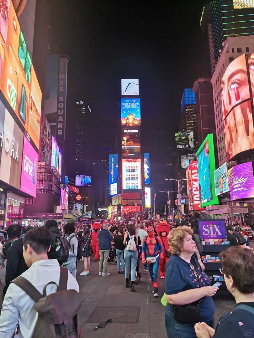 Solo Travel Tips: Exploring East Coast Subways & West Coast Road Trips
